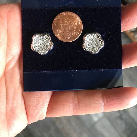 Beautiful Earrings - Picture 3 of 3